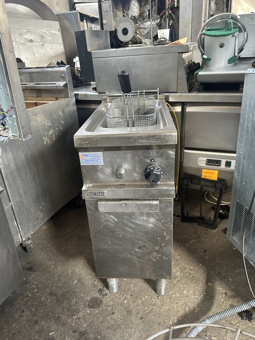 Професионален газов фритюрник 10-12 лтр Zanussi 6 месеца гаранция