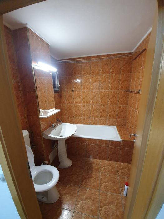 Inchiriez apartament 3 camere