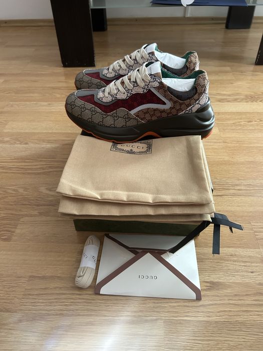 Vand sneakers marimea 43