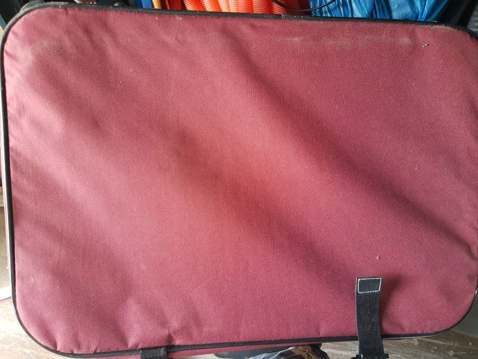 Продавам 2 ръчни куфара