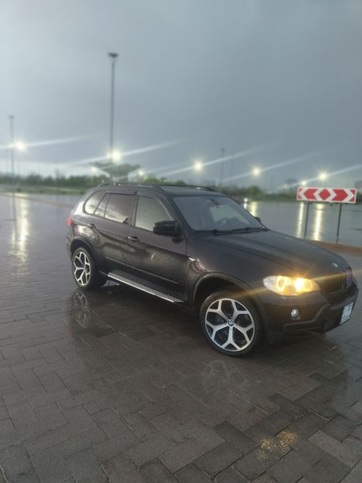 Продам автомобиль БМВ е70 х5.