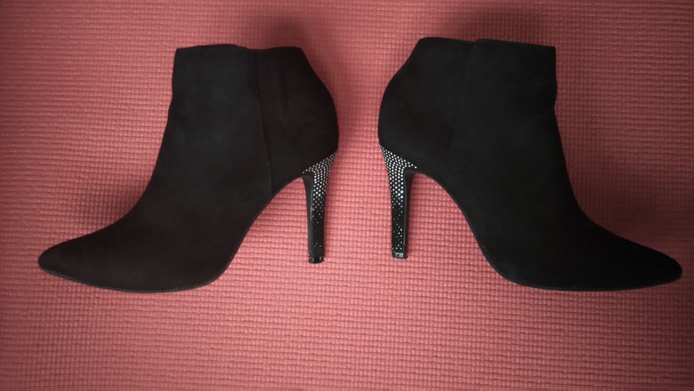 Дамски боти с висок ток и цип