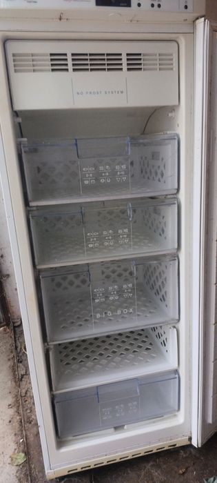 Ladă frigorifică BOSCH cu 5 sertare