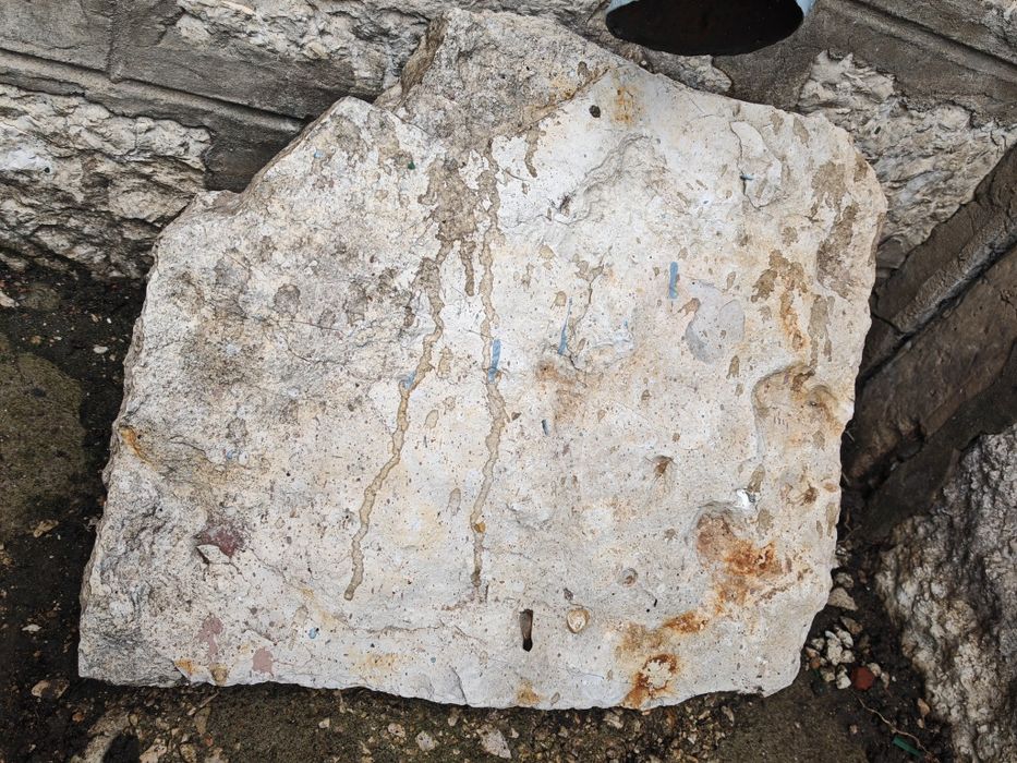 Дялан камък на плочи