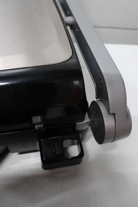 Контактна скара Philips - Регулируема температура 60°C - 200°C. Голяма повърхност за готвене и висока мощност. Подвижни незалепващи плочи  (HD6301/90)