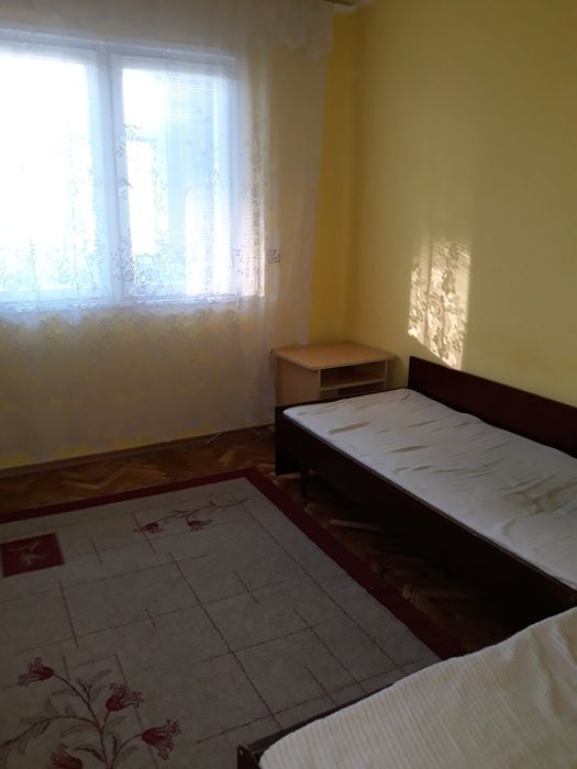 Дава се под наем Етаж от къща в Шумен, 5-ти полк - 120 кв.м за 229.5 € - Снимка #2