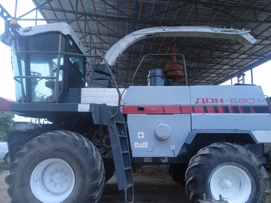 Слёс маккажухори урадиган комбайн Дон сотилади, холати аьло