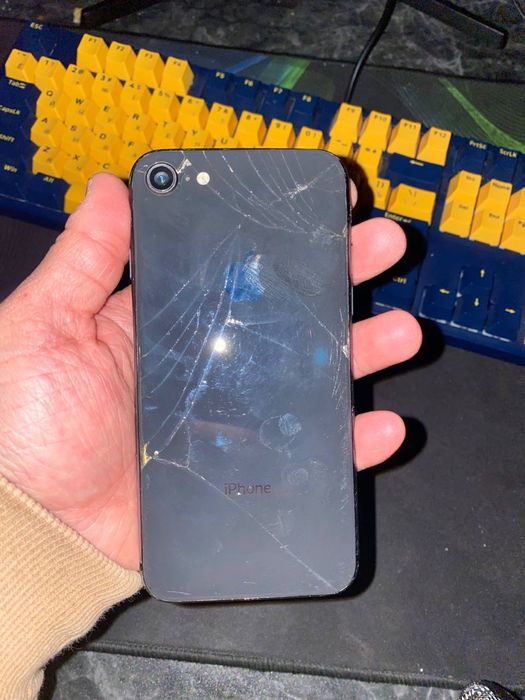 iPhone 8 64gb black сотилади ишлаши зор