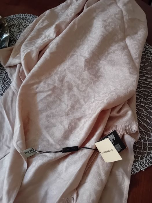 Esarfa superba, Burberry