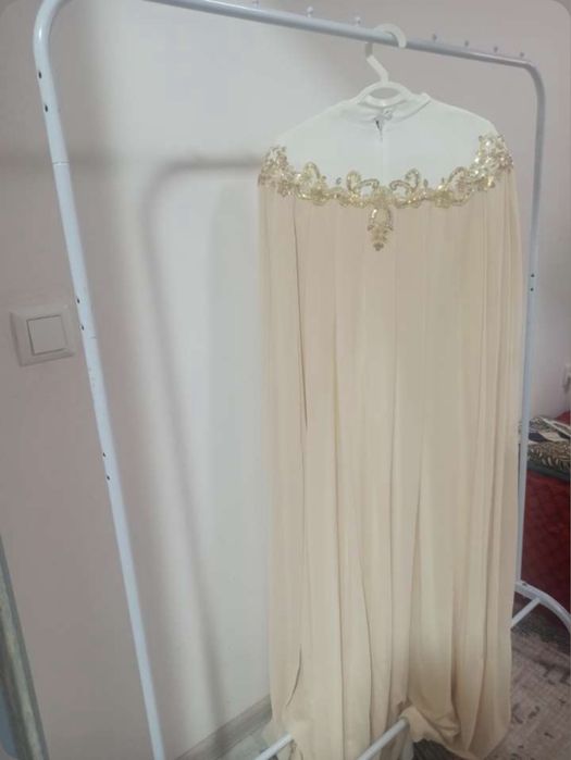 Qaymoq rang Abaya koʻylak