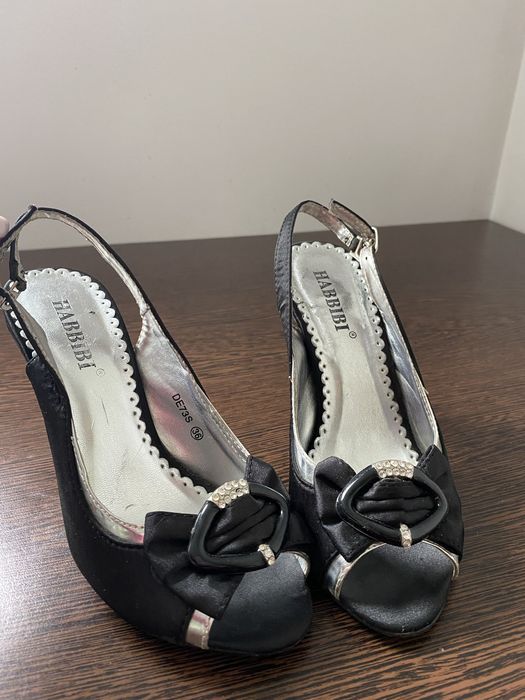 Sandale cu toc,culore argintiu si negru