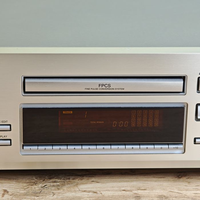 Onkyo DX-7511 (CD player)