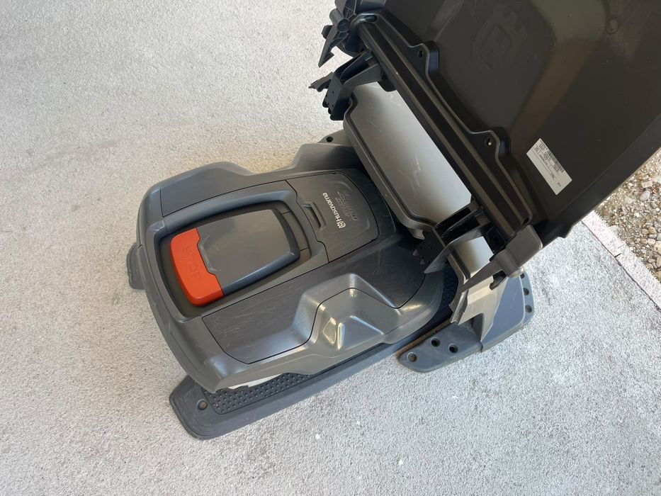 Robot tuns iarba Husqvarna 310 automower