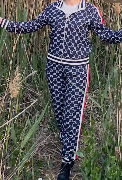 Продается спортивка для девочек