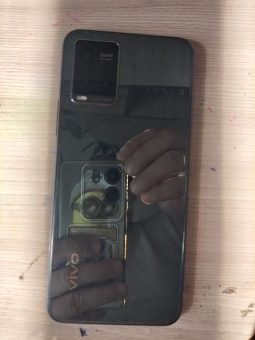 Продам смартфон VIVO 33s