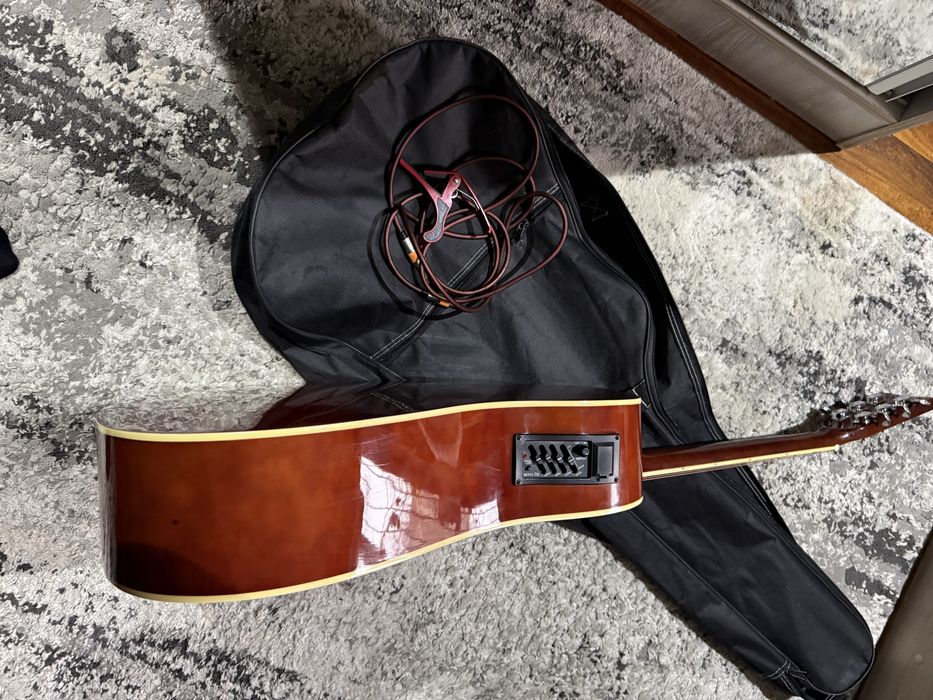 Акустическая гитара электронная YAMAHA