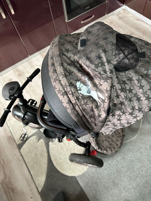 Продавам запазен детса трикулка