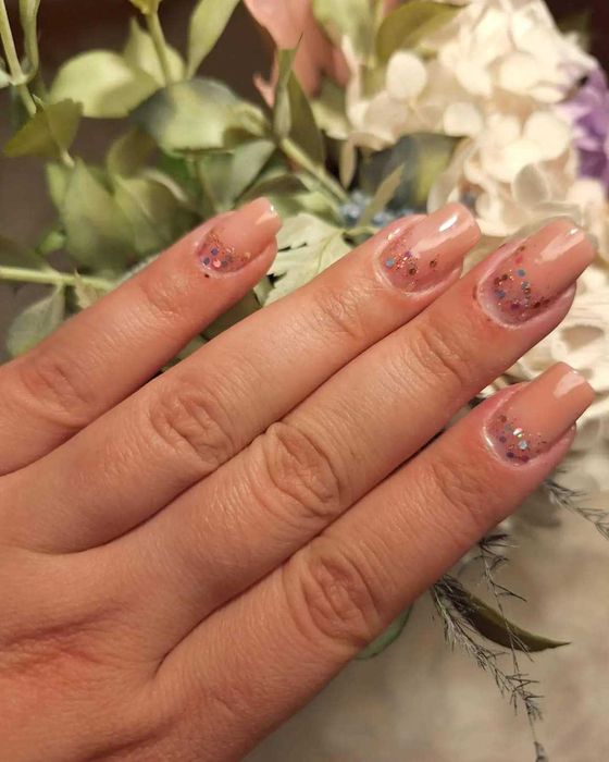 Manichiura, unghii cu gel / semipermanent,