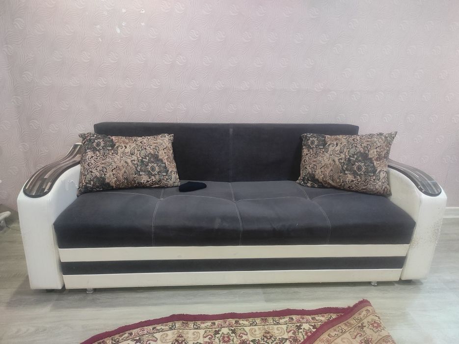 Диван тахта с подушкой