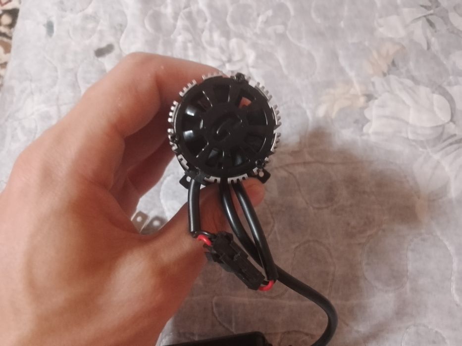 Продам BiLED фары с линзой.