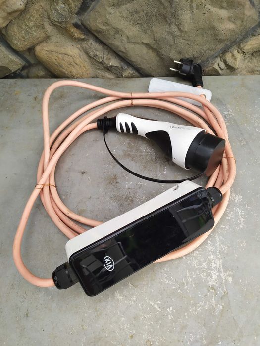 Кабели за зареждане на автомобил