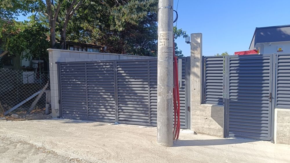 Плъзгащи врати,Парапет.Огради.Капаци за шахти идр..Оградии,Огради