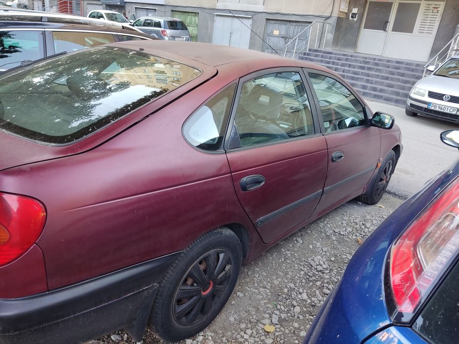 Тойота Авенсис 1.8