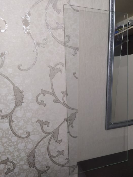 Стеклянная полка в сервант 5мм