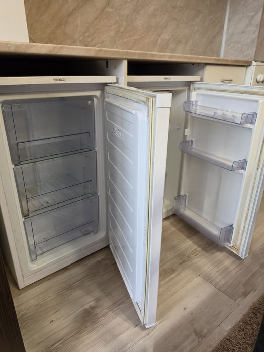 Продавам готварска печка Зануси, хладилник и фризер Беко