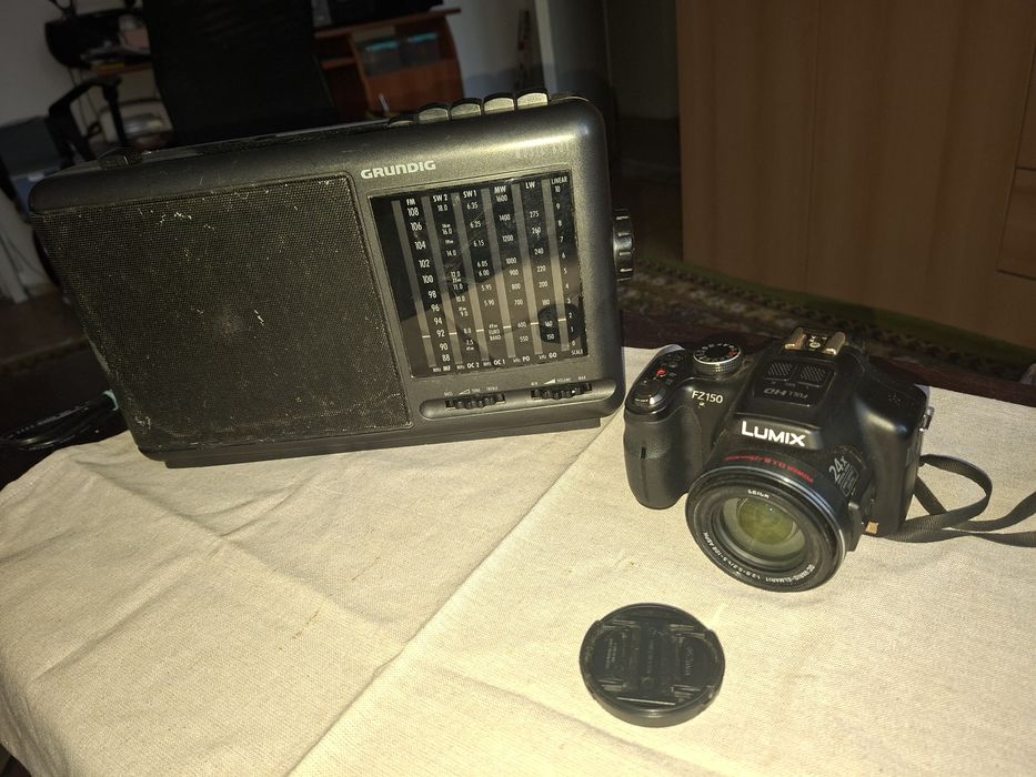 Radio Grundig cu 5 benzi și ap.foto Panasonic Lumix
