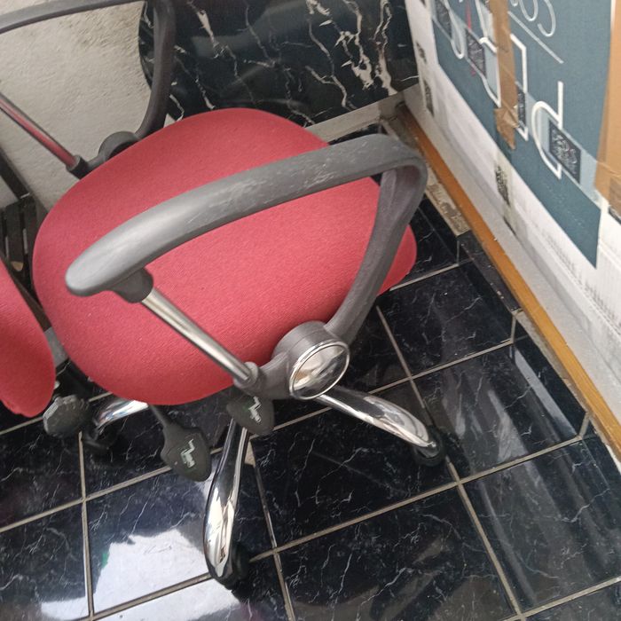 Scaun de birou urme de uzură perfect funcțional