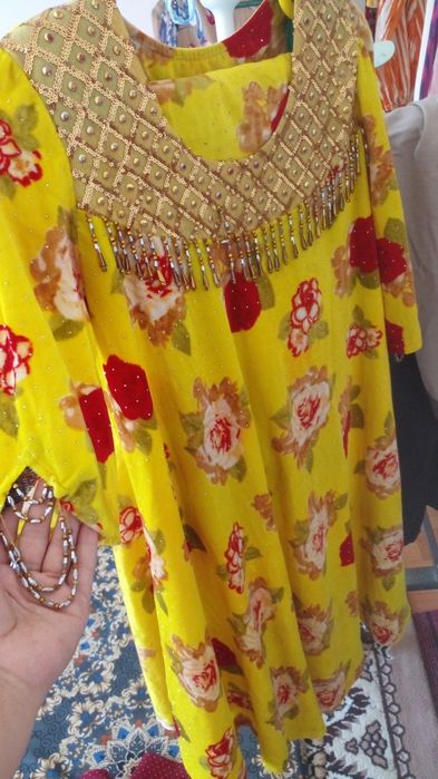 Kiyimlar sotiladi hammasi 500 000 sum