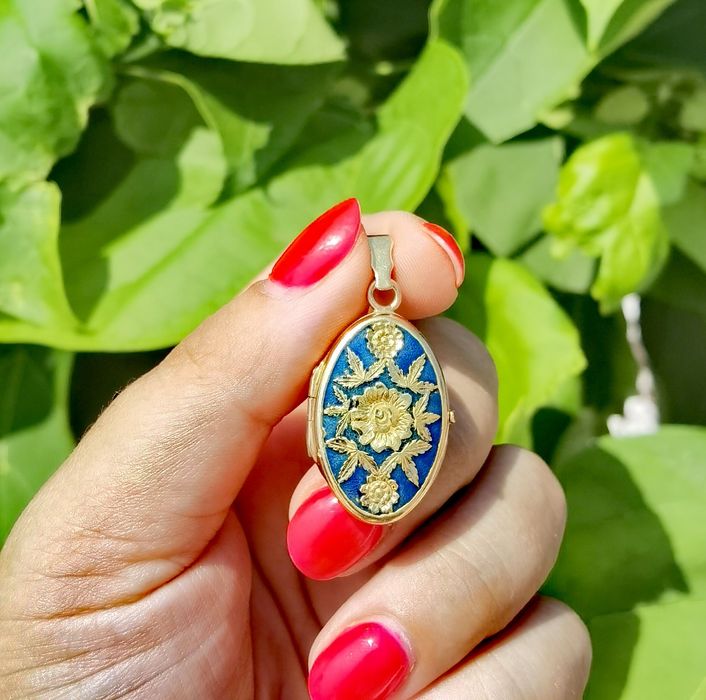 Pandantiv vechi din aur de 18K si email