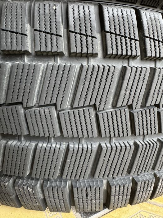 Зимний шины  245/45/18