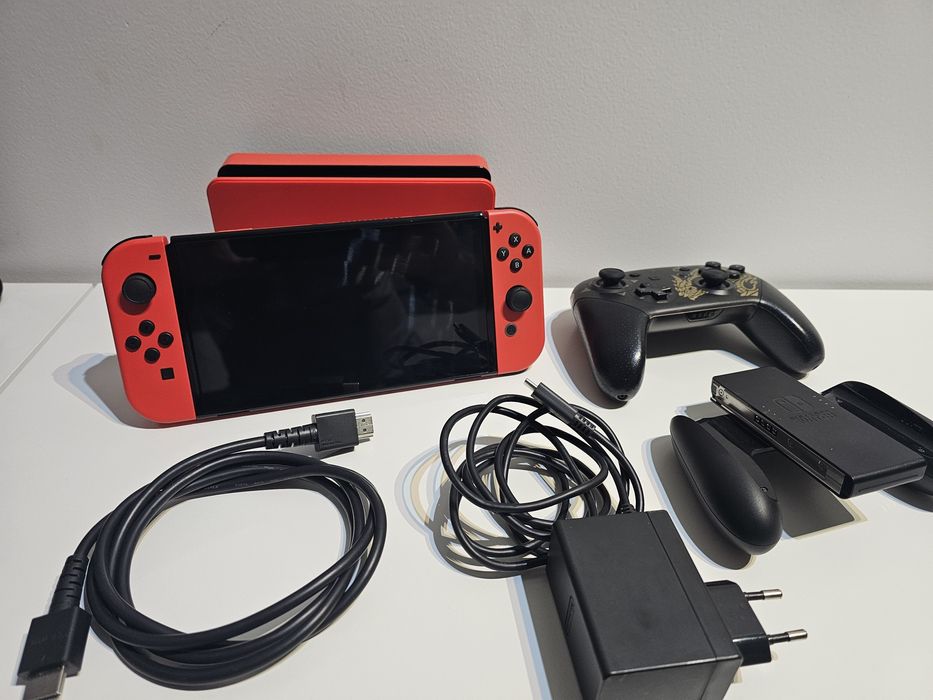 Nintendo Switch OLED Mario Red Edition + Controller Pro Monster Hunter