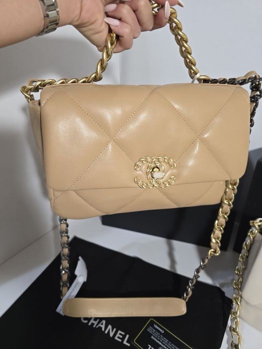Дамска чанта Chanel 19 flap bag