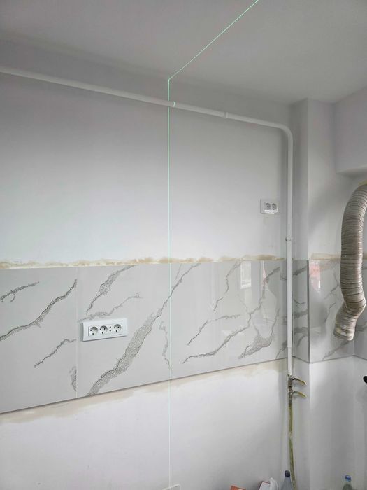 LAX 300 Nivela laser 2 linii incrucisate si 2 puncte fir cu plumb