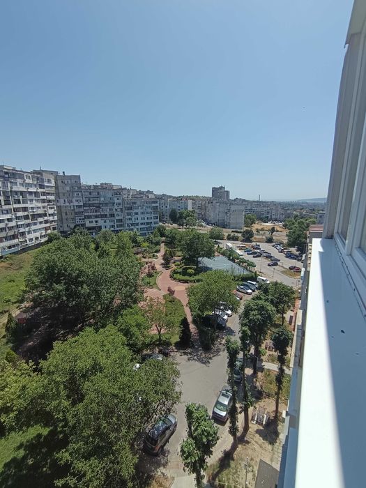 Продавам двустаен апартамент