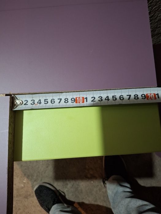 Продавам легло и гардероб