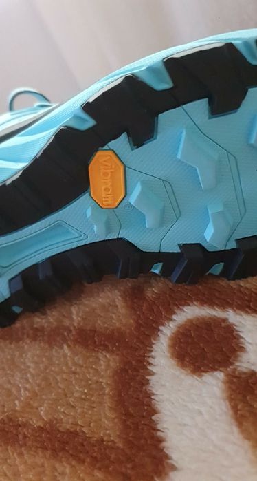 Treking  Scarpa  noi marimea 41/5 made in Vietnam