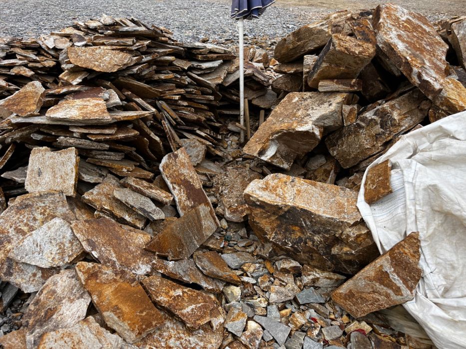 Тъмно жълта гнайс облицовка