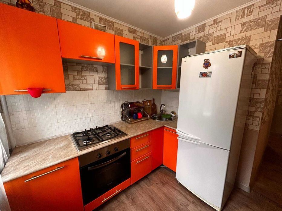 Продаётся 2-комнатная в Центре!