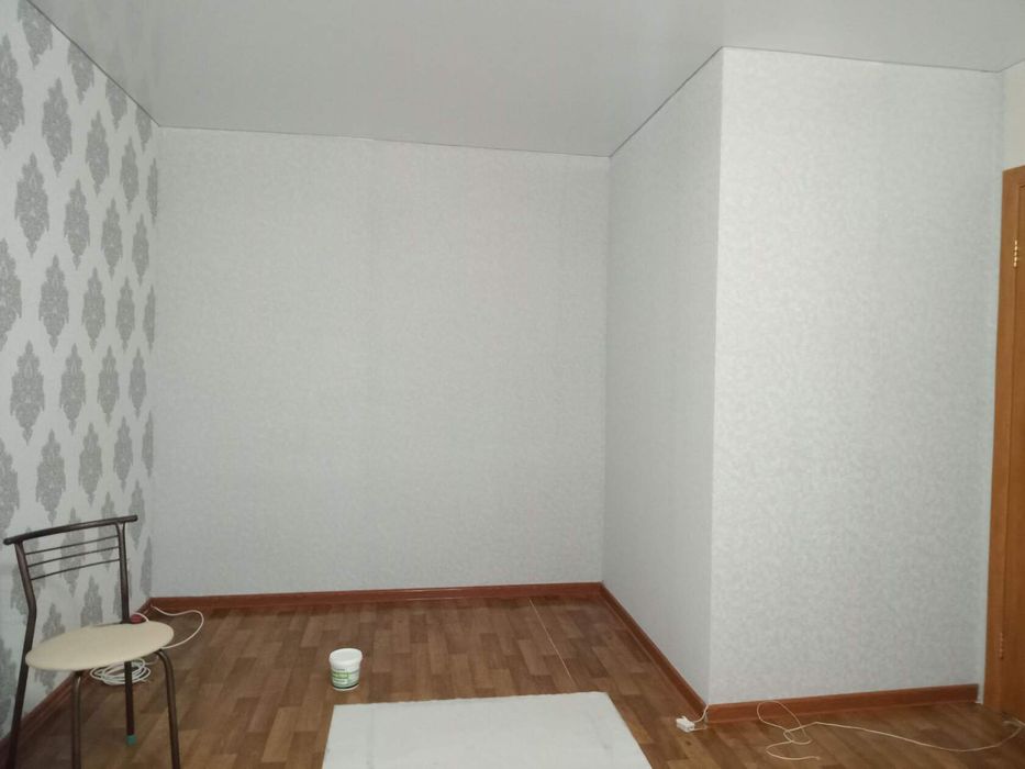 Поклейка обоев..