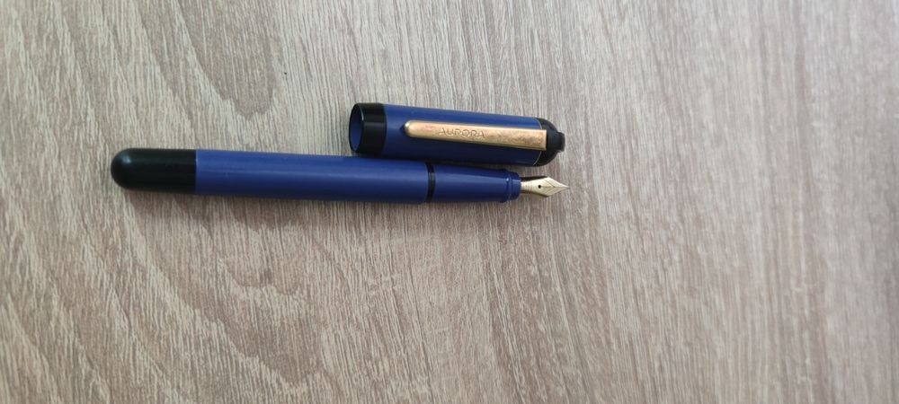 Stilou Aurora penita M cu elemente aurite
