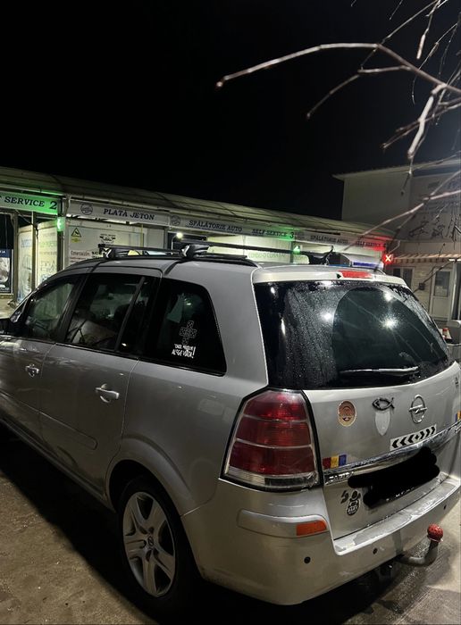 Masina Opel Zafira