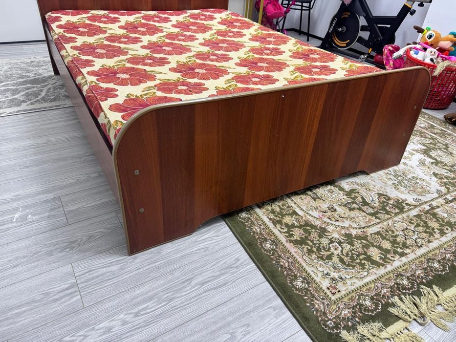 Двухспальная кровать