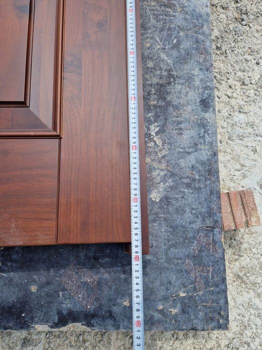 Двери межкомнатные, из массива ореха. 2.05х0.90м.