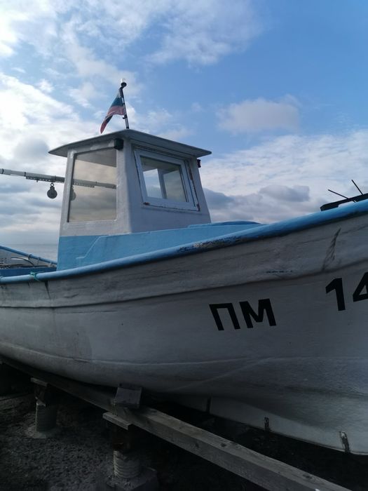 Лодка с лиценс стопански риболов