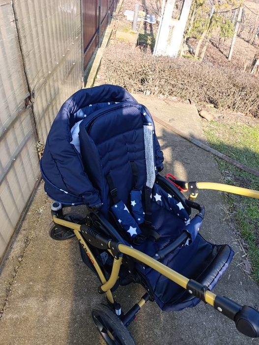 Cărucior 3 în 1  aproape nou