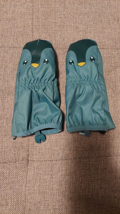 Зимен комплект на WEDZE за дете на 2-3 г. (гащеризон, яке и ръкавици)